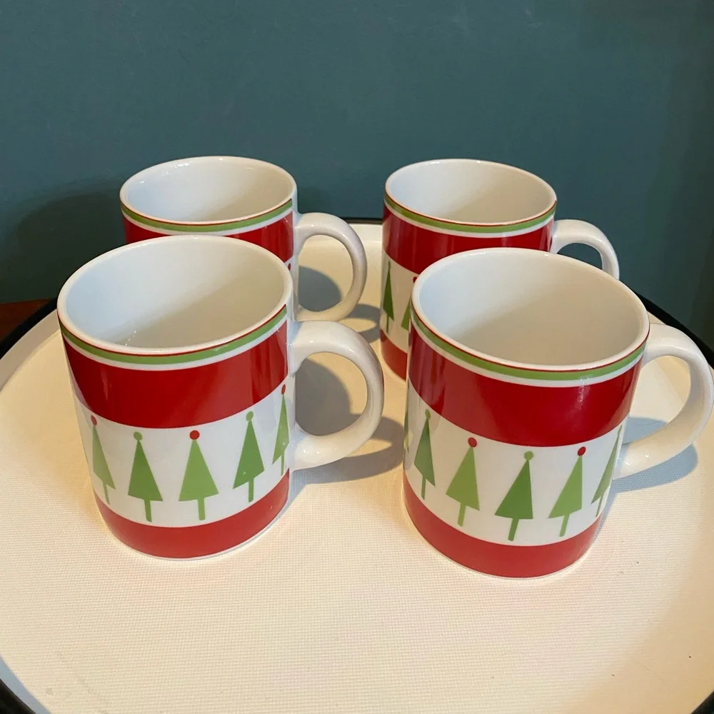 Set of 4 CRATE&BARREL Christmas Tree 12oz Coffee Mugs Cups Red Green White